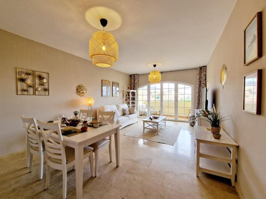 Апартаменты Royal Golf View: 2Br, Pools & Ac Ситио-де-Калаонда Экстерьер фото