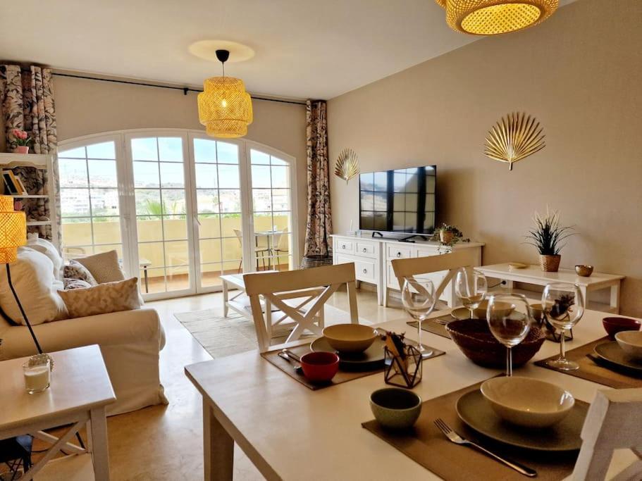Апартаменты Royal Golf View: 2Br, Pools & Ac Ситио-де-Калаонда Экстерьер фото